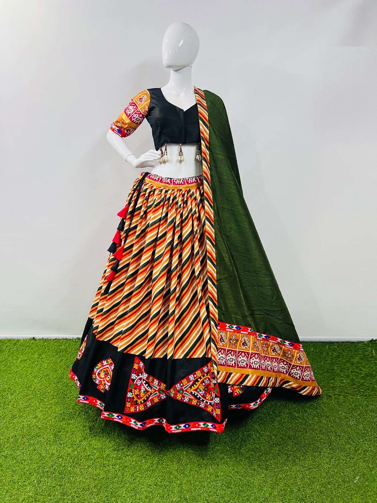 AWY 7047 DESIGNER WITH MULTY WORK NAVRATRI CHANIYA CHOLI ARE AVAILABLE AT WHOLESALE PRICE